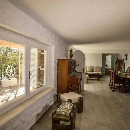 Vasiliki's Front And Pool Villa
